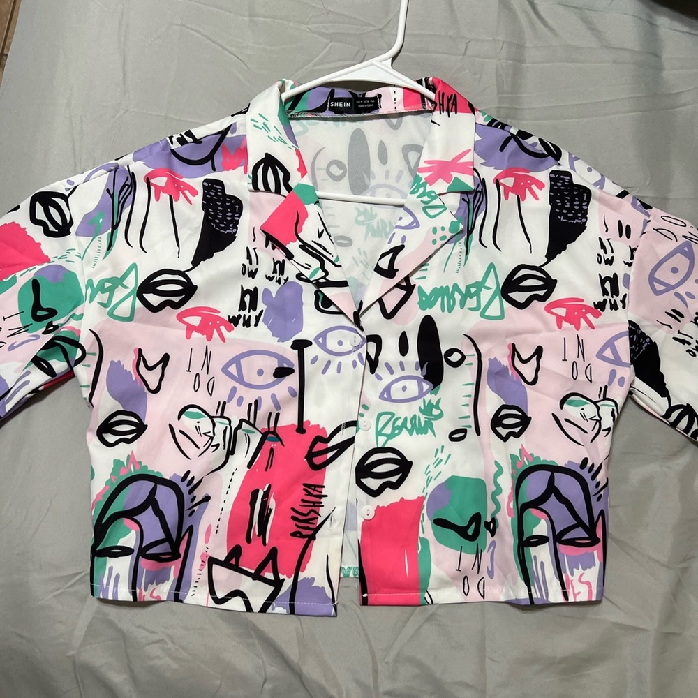 Colorful short crop button